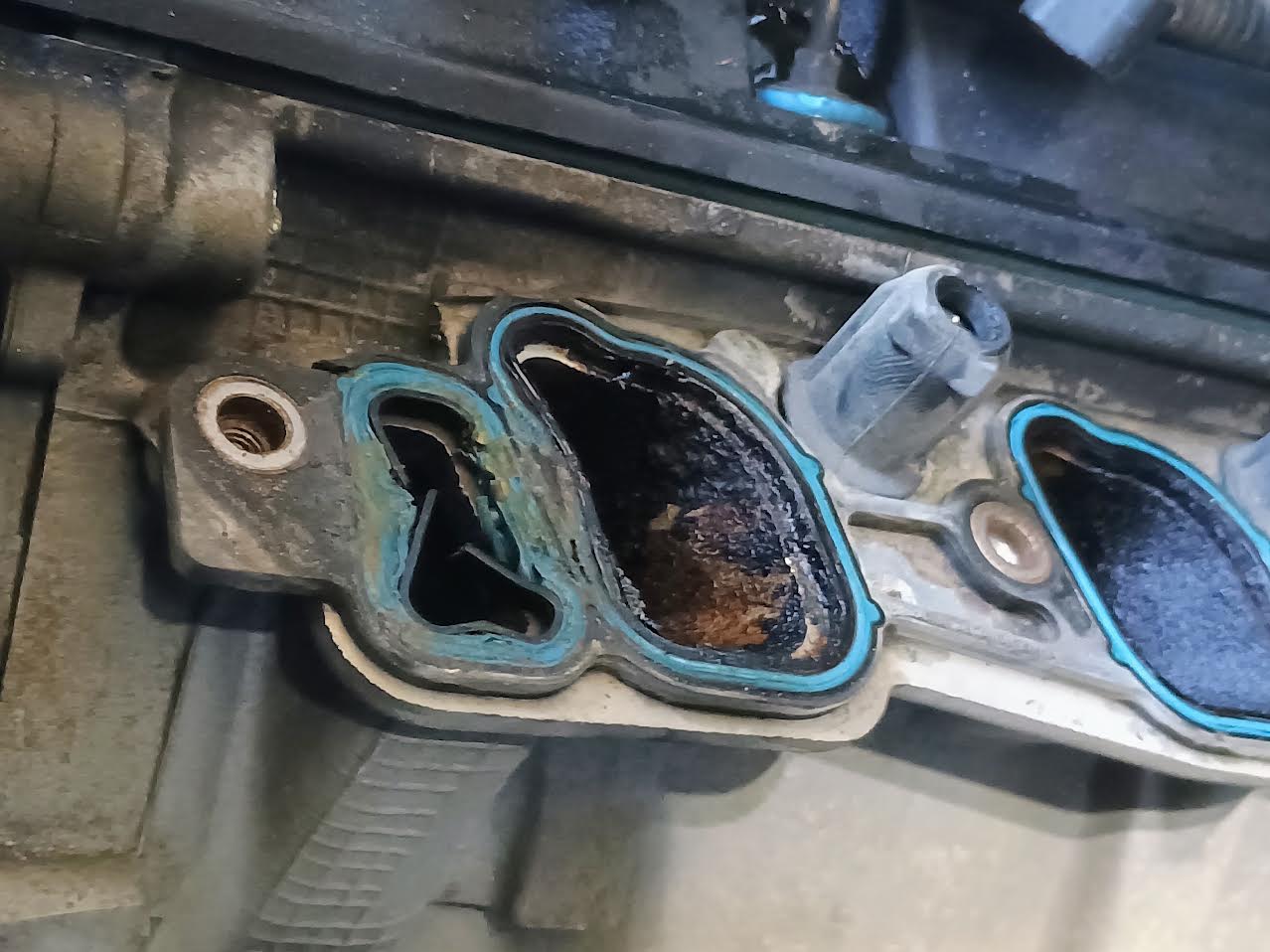 2005 Ford F-150 Intake Manifold Gasket Replacement photo 4